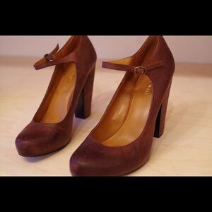 Brown Nine West pumps.